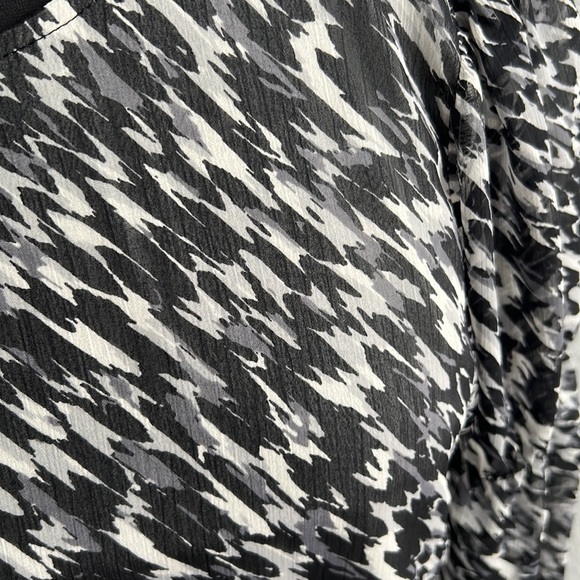 NWT Black/ Gray Longsleeve Peplum - Picture 3 of 3